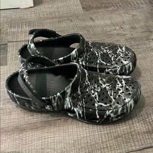 Men’s 8 Crocs